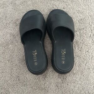 Rouge Helium Women's Black Slide Sandals